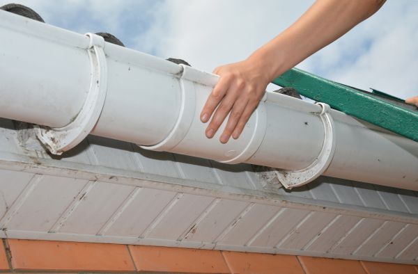 Gutter Reattachment in Columbia